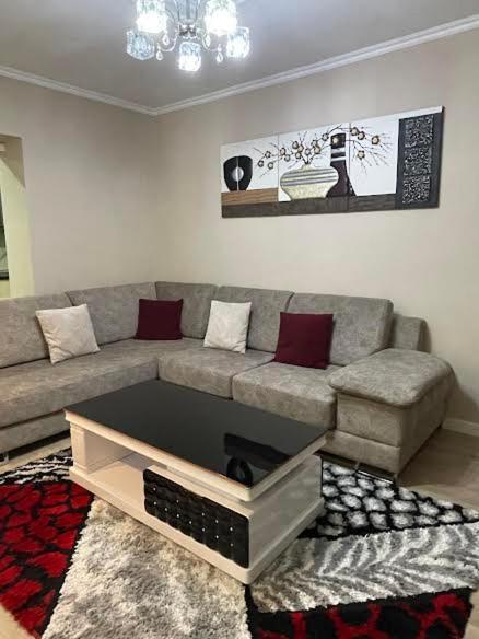 Essy'S Apartment Корча Екстер'єр фото