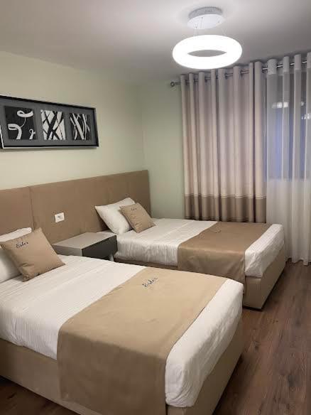 Essy'S Apartment Корча Екстер'єр фото