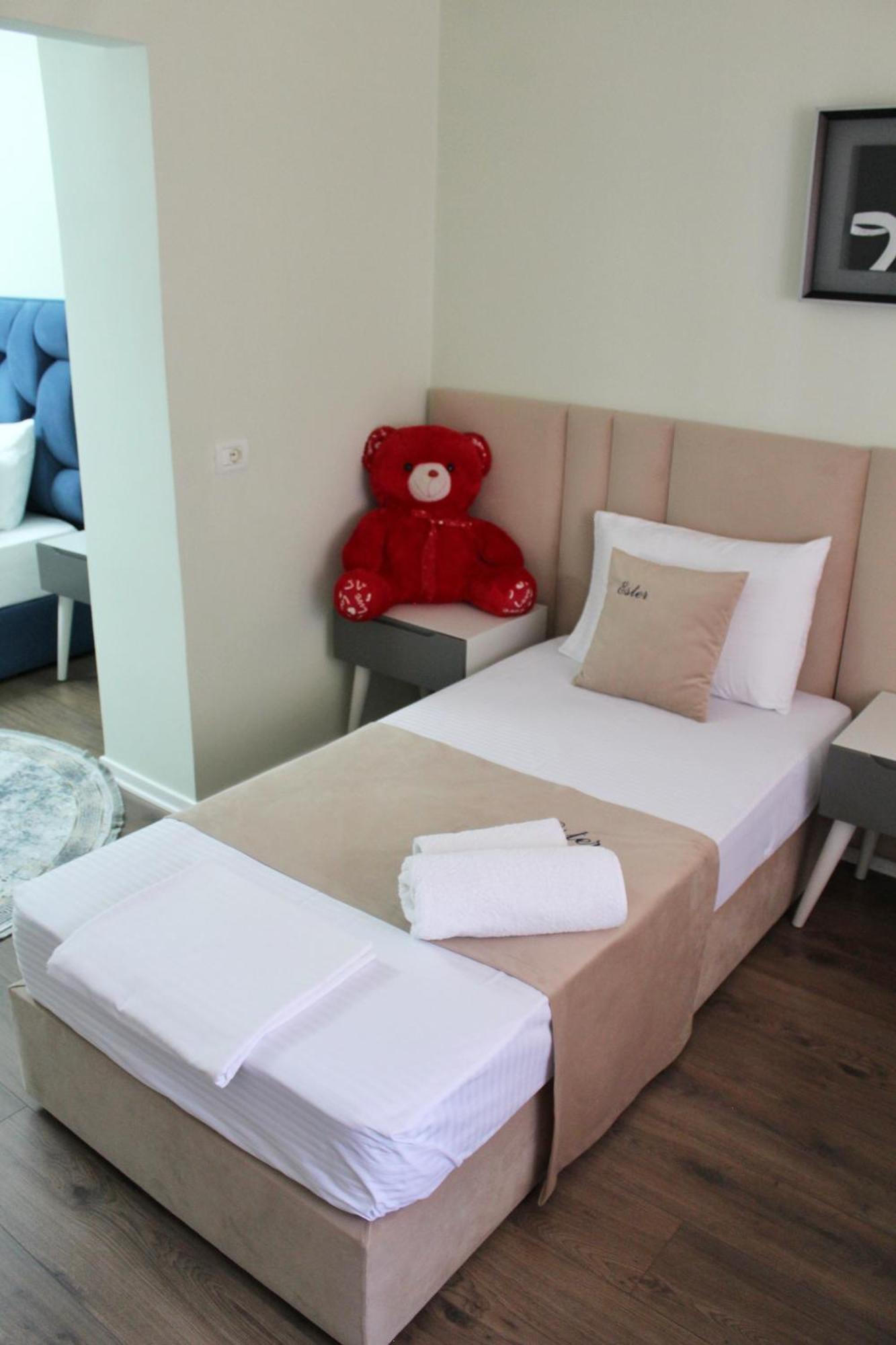 Essy'S Apartment Корча Екстер'єр фото
